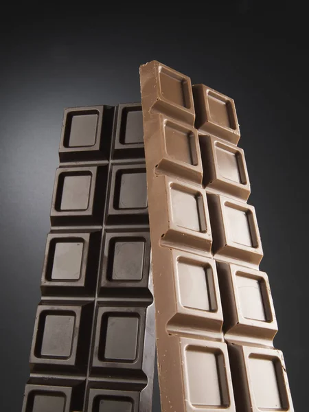 Zwei Tafeln Luxusschokolade Sowohl Vollmilchschokolade Als Auch Vollmilchschokolade Aufgenommen Auf — Stockfoto