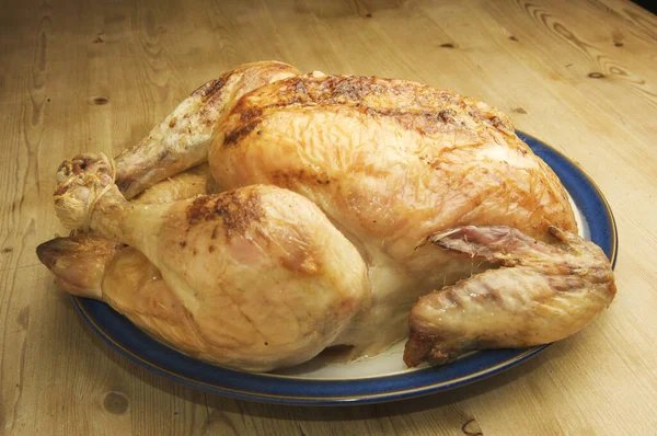 식탁에 내놓을 수있는 맛있는 닭고기 — 스톡 사진