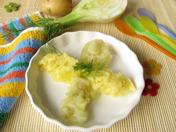 Babymeny Från Potatis Och Fänkål — Stockfoto