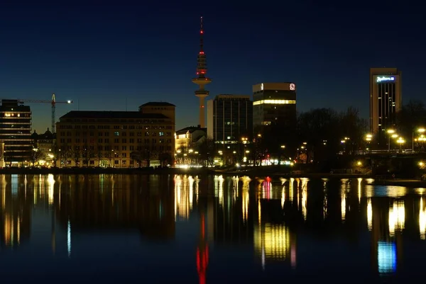 Binnenalster Com Torre Noite Tiro — Fotografia de Stock