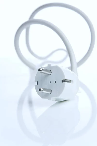 白色背景下隔离的电力电缆 — 图库照片