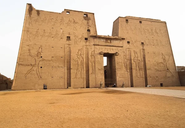 Templo Edfu Antiguo Templo Egipcio Situado Orilla Oeste Del Nilo —  Fotos de Stock