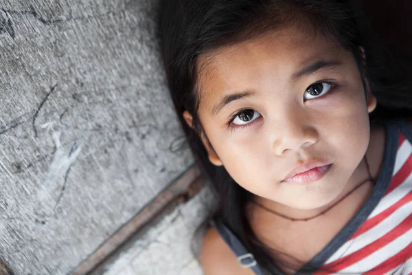 Joven Asiática Retrato Contra Muro Gris Manila Filipinas Luz Natural — Foto de Stock