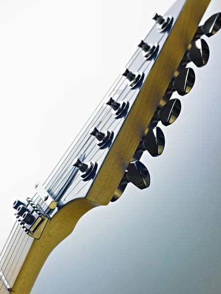 Primo Piano Della Chitarra Elettrica Tastiera Forma Verticale Ripresa Studio — Foto Stock