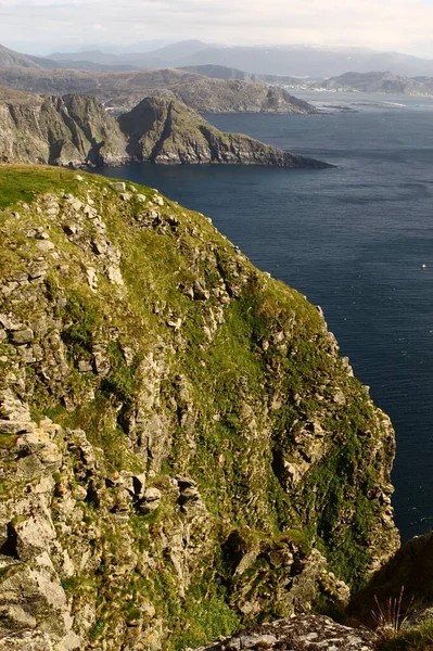 Steep Rock Fjord Vegetation — Stock Photo, Image