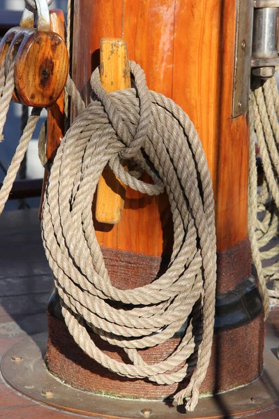 Швартова Мотузка Вітрильному Човні — стокове фото