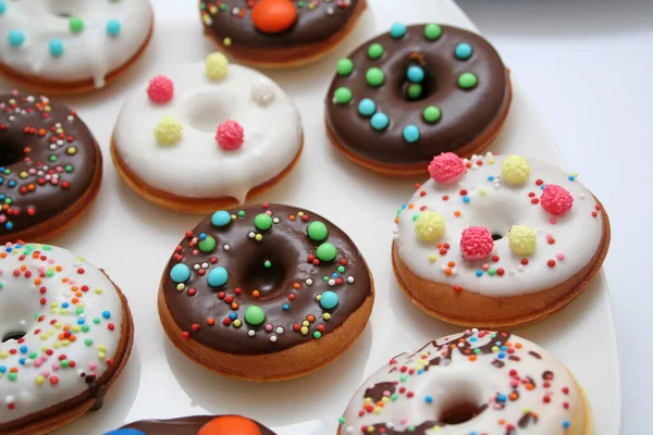 Smakelijke Zoete Donuts Wit — Stockfoto