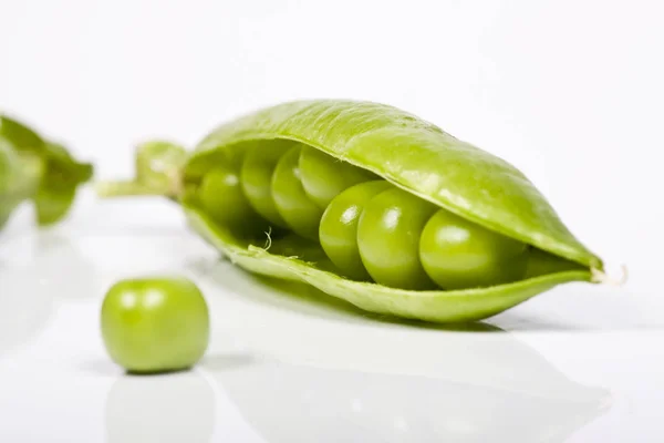 Peas Isolated White — Stock Photo, Image