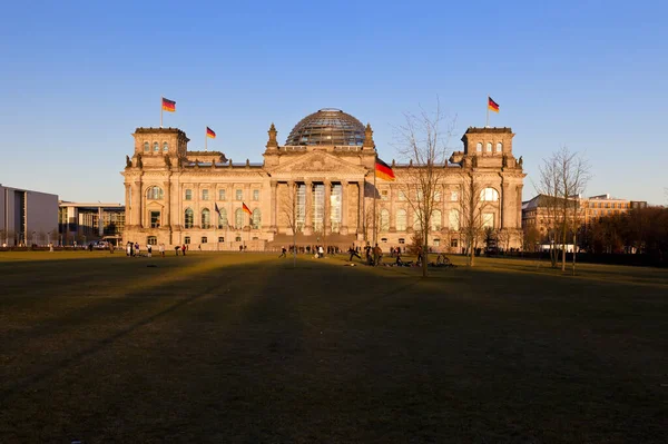 Reichstag Berlinie Wieczorem — Zdjęcie stockowe