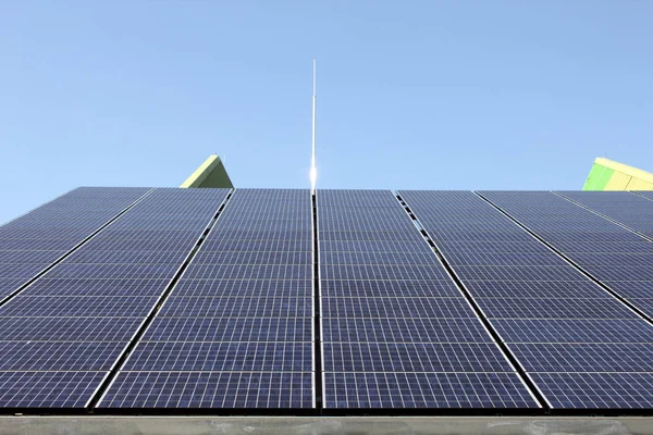 Сонячні Батареї Можуть Генерувати Екологічно Чисту Електрику — стокове фото