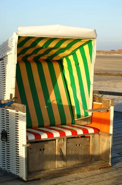 Kosze Plażowe Nad Morzem Dzień — Zdjęcie stockowe