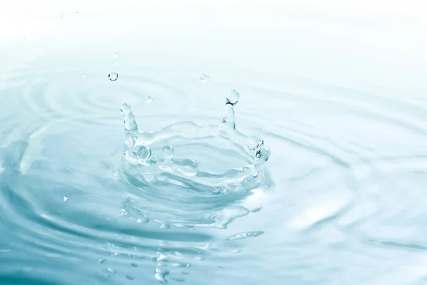 Beeld Van Zuiverheid Eenvoud Van Een Kleur Waterdruppel — Stockfoto
