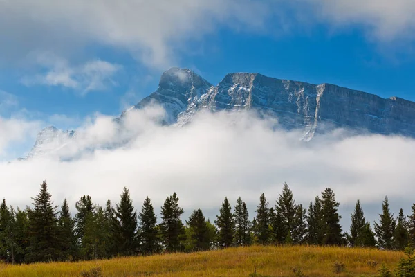 Majestic Snowcapped Mountains Canadian Rockies Banff Nemzeti Park Alberta Kanada — Stock Fotó