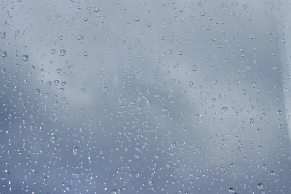 玻璃窗上的雨滴 — 图库照片
