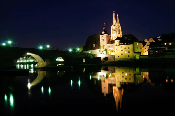 Старе Місто Регенсбург Вночі Зародок — стокове фото