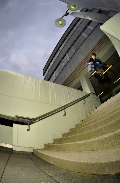 Young Adult Having Fun While Riding His Skateboard — 스톡 사진