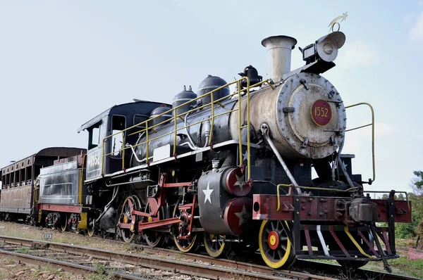 キューバの古い機関車は — ストック写真
