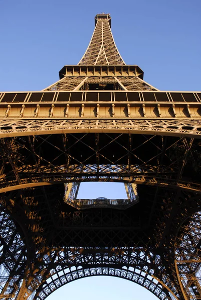 Eiffelova Věž Paříže Francii Pozadí Modré Oblohy — Stock fotografie