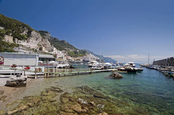 Costa Amalfitana Água Transparente Porto Com Barco Nápoles Melhor Itália — Fotografia de Stock