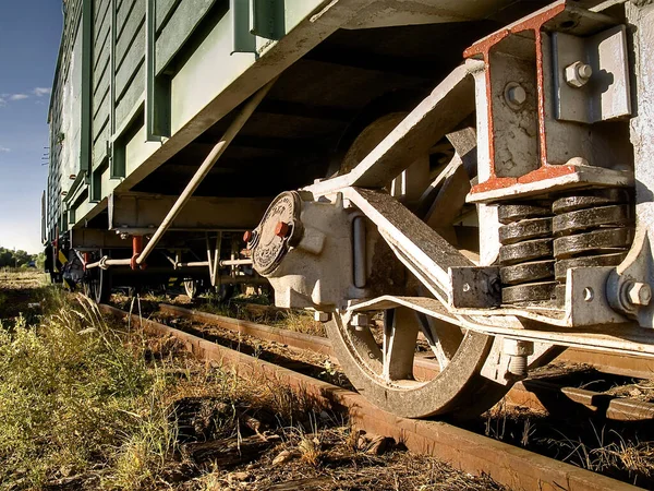 Blick Auf Rad Schienen Und Stoßdämpfer Eines Eisenbahnwaggons — Stockfoto