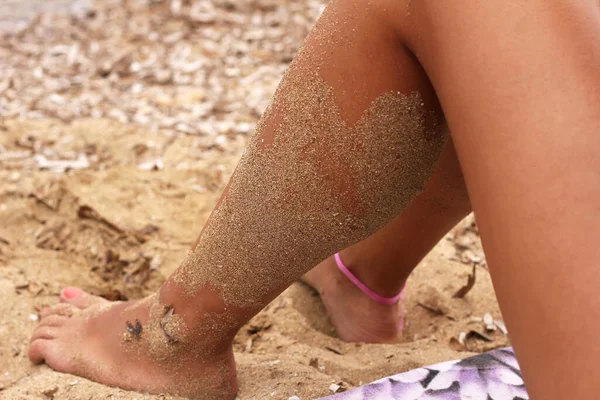 Piaszczysta Kobieca Noga Plaży — Zdjęcie stockowe