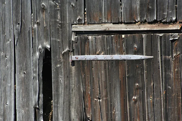 Stare Drewniane Drzwi Stodoły Zawiasy — Zdjęcie stockowe