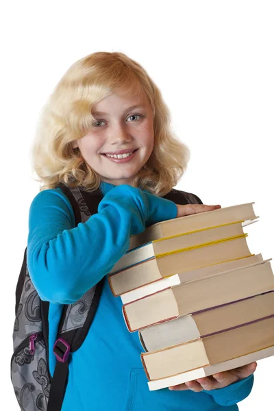通学用のバッグを着た若い金髪の女子高生が笑顔で本を抱えてる 白い背景に隔離され — ストック写真