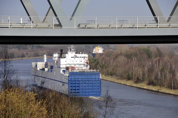 Schiff Auf Dem Kiel Kanal — Stockfoto