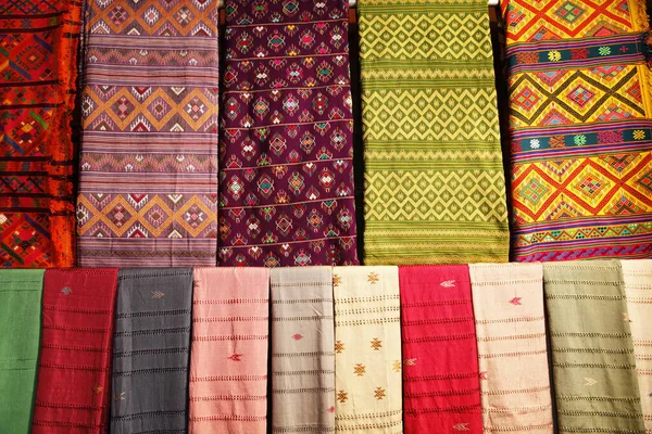 Bonyolult Dizájnnal Élénk Színekkel Rendelkező Bhutáni Textíliák Értékes Háztartási Cikkek — Stock Fotó
