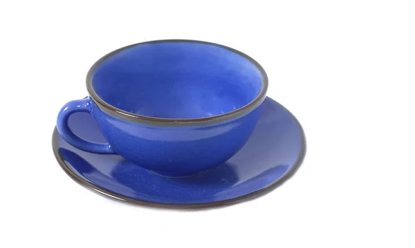 白いカップに隔離された日本の青いカップ — ストック写真