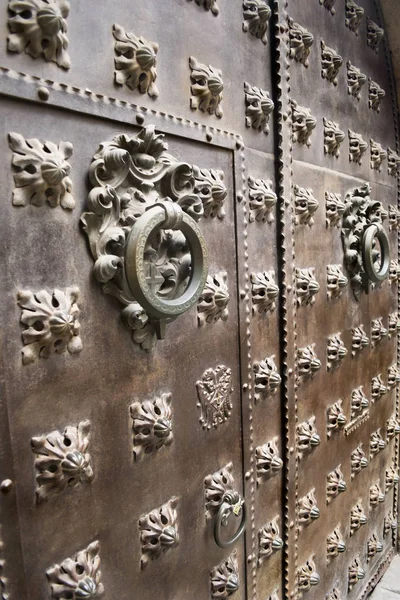 Starověká Železná Brána Vchodu Kláštera — Stock fotografie