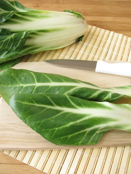 Klaar Koken Chard Een Houten Plank — Stockfoto