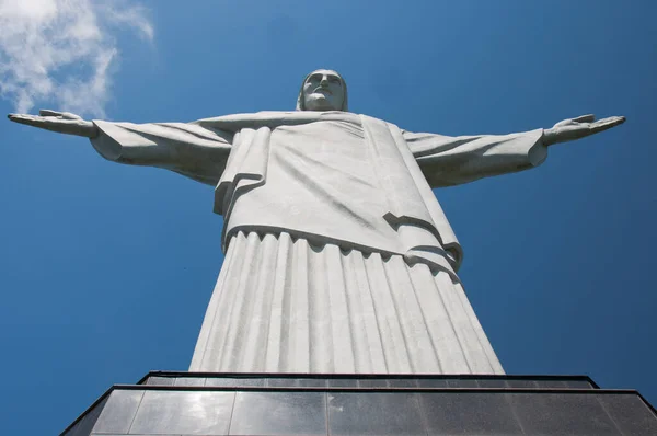 Posąg Siedzi Szczycie Góry Corcovado Wychodzi Miasto — Zdjęcie stockowe