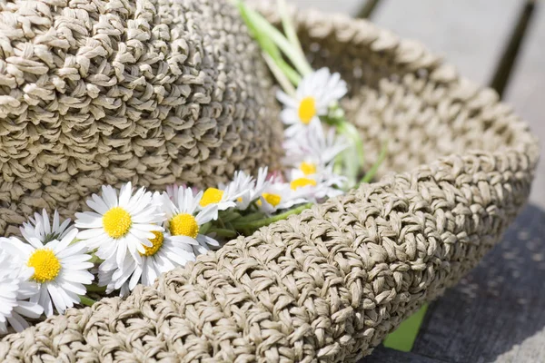 Paja Tiene Con Las Flores — Foto de Stock