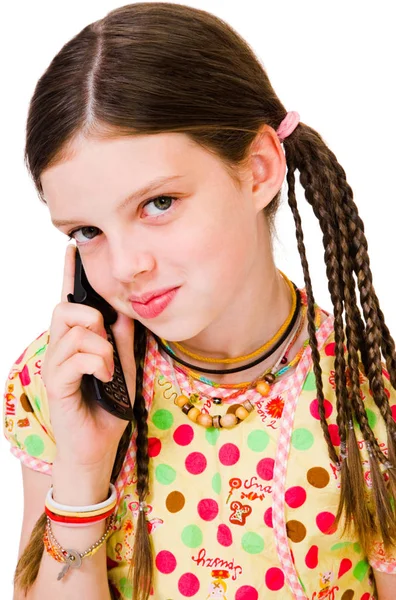 Beyaz Üzerinde Izole Edilmiş Cep Telefonuyla Konuşan Bir Kızın Yakın — Stok fotoğraf