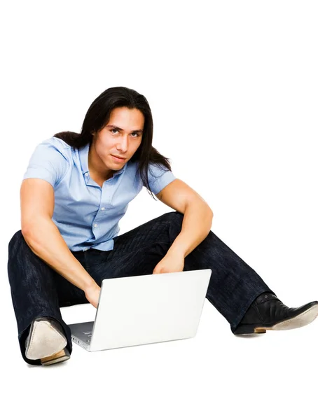 Młody Człowiek Pomocą Laptopa Białym Tle — Zdjęcie stockowe