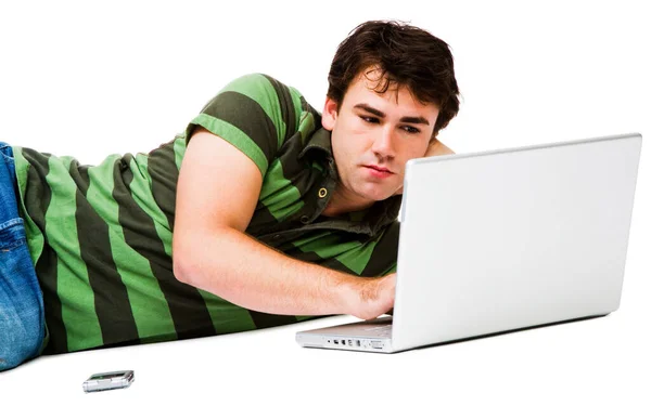 Брехня Людина Використовує Ноутбук Ізольований Над Білим — стокове фото