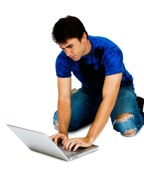 Людина Використовує Ноутбук Позує Ізольовано Над Білим — стокове фото