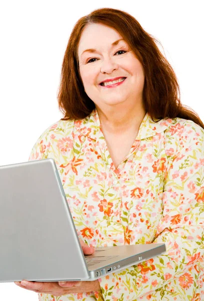 Usměvavá Žena Používající Přenosný Počítač Izolovaný Přes Bílou — Stock fotografie