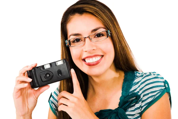 Portret Van Een Vrouw Fotograferen Met Een Camera Glimlachend Geïsoleerd — Stockfoto