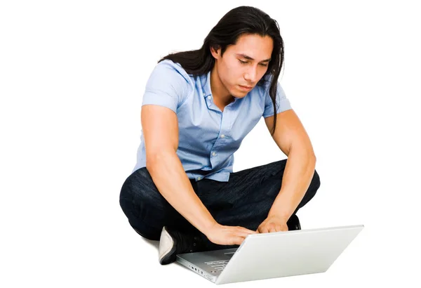 Knappe Jonge Man Met Behulp Van Een Laptop Geïsoleerd Wit — Stockfoto