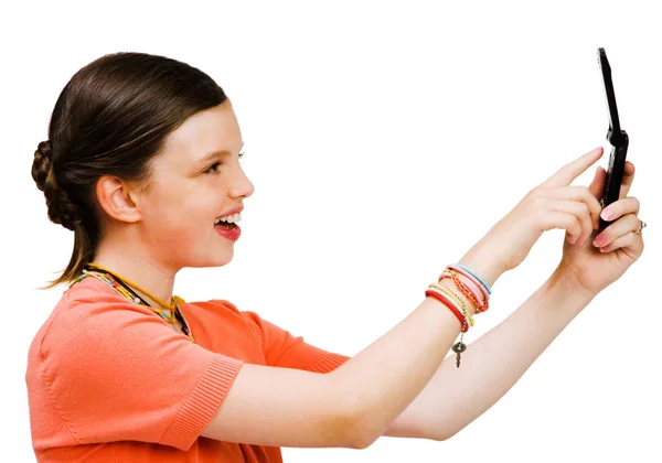 Sonriente Chica Mensajes Texto Teléfono Móvil Aislado Sobre Blanco — Foto de Stock