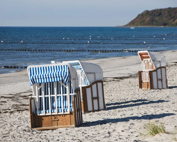 Las Sillas Vacías Playa Mimbre Techado Playa Ruegen Germany — Foto de Stock