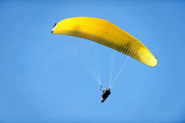 Paragliding Αλεξίπτωτο Πλαγιάς — Φωτογραφία Αρχείου