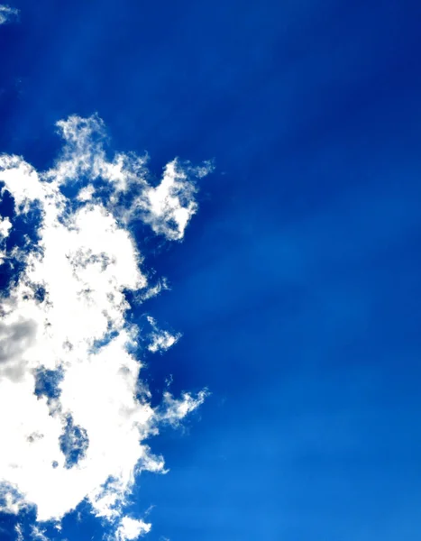 Cielo Azul Con Rayos Sol — Foto de Stock