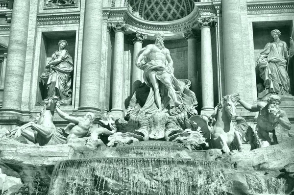 イタリア ローマのバロック トレヴィの泉 Fontana Trevi 高ダイナミックレンジHdr — ストック写真