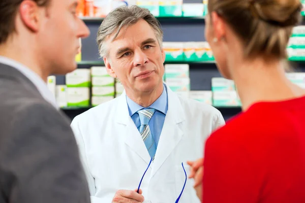 Pharmacist His Pharmacy Customers — Stock Photo, Image