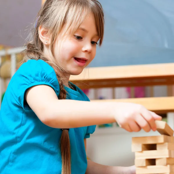 Bambino Che Gioca Casa — Foto Stock