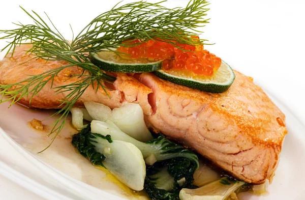 Broiled Salmon Steak Spinach Red Caviar — Stock Photo, Image