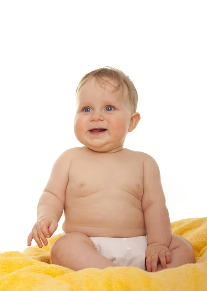 Retrato Bebê Feliz Sentado Toalha Amarela Branco Estúdio — Fotografia de Stock